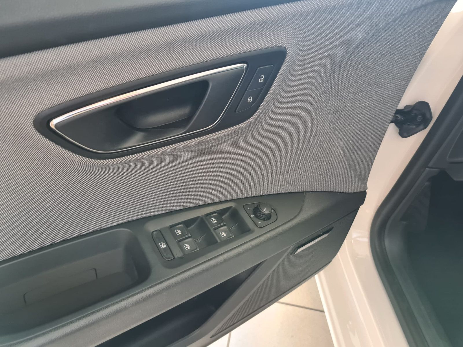 Fahrzeugabbildung SEAT Leon Style / 1. HAND / SCHEKCHEFT / GARANTIE