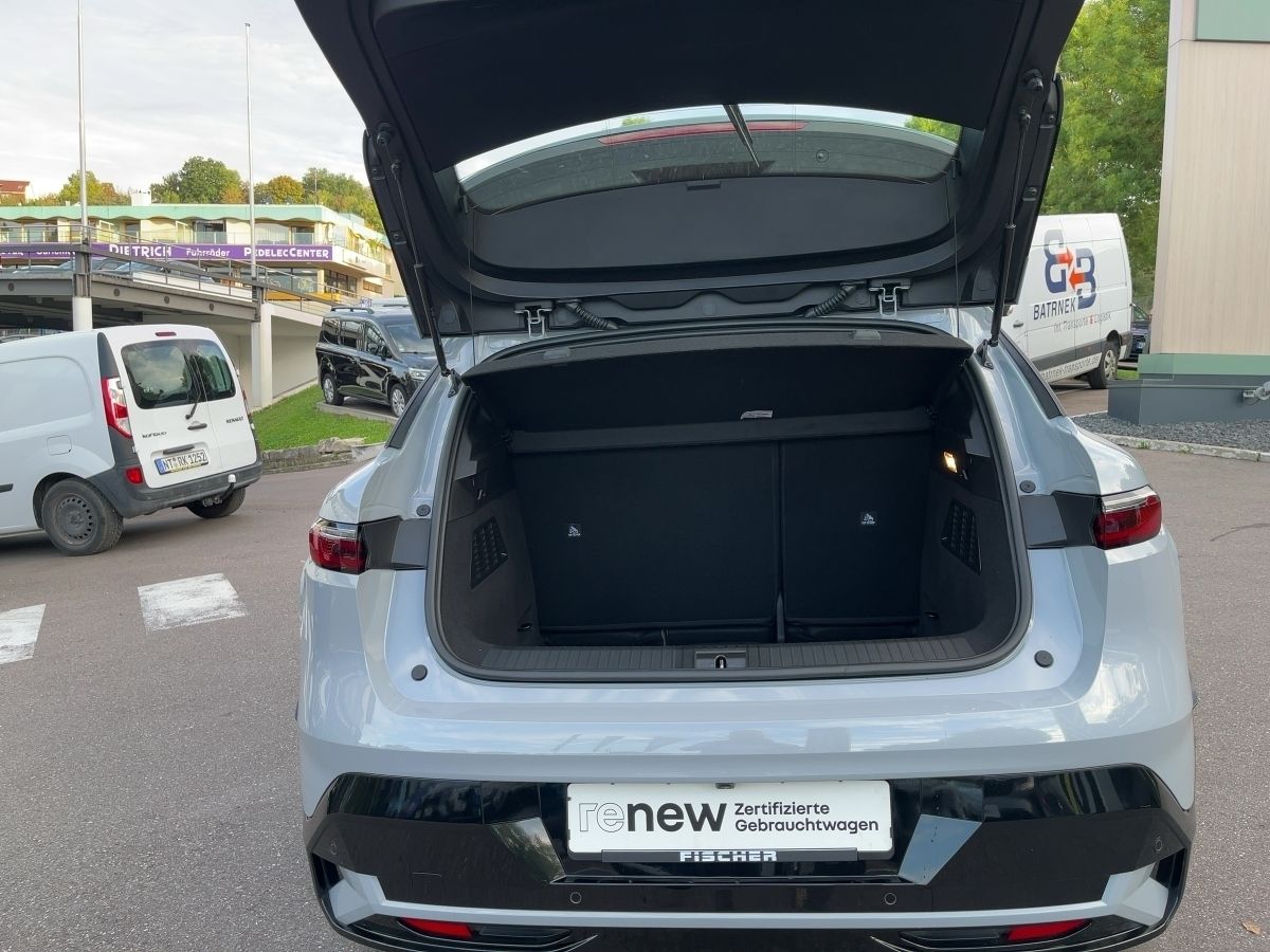 Fahrzeugabbildung Renault Megane E-TECH 130 EV40 CCS Kamera boost charge - mit KI generiert/bearbeitet