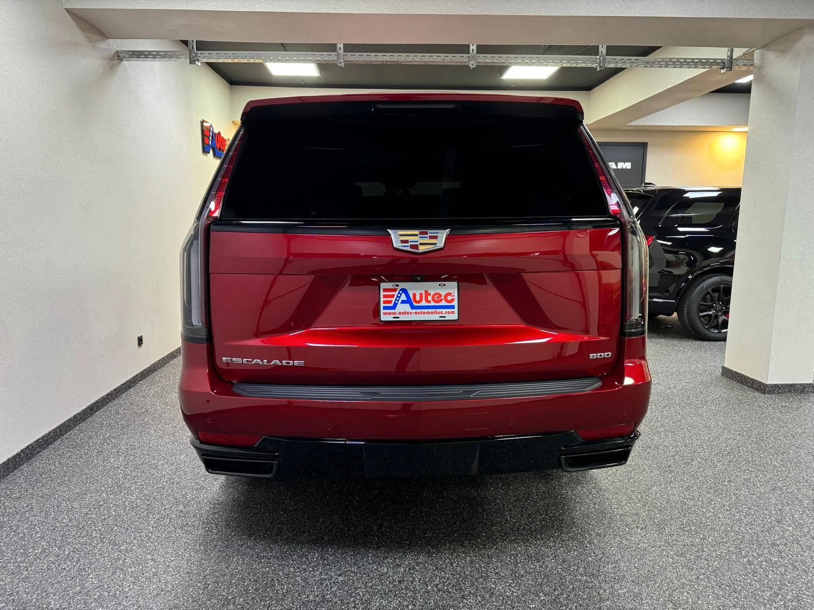 Fahrzeugabbildung Cadillac ESCALADE SPORT-PLATINUM 6.2 V8 -NIGHT VISiON 3 J