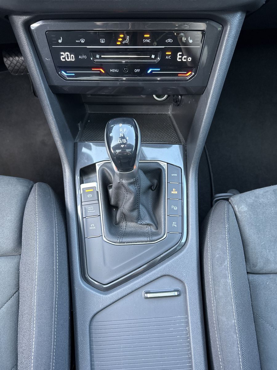 Fahrzeugabbildung Volkswagen Tiguan Elegance eHybrid NAV+LED+AHK+PANO+360°+VC