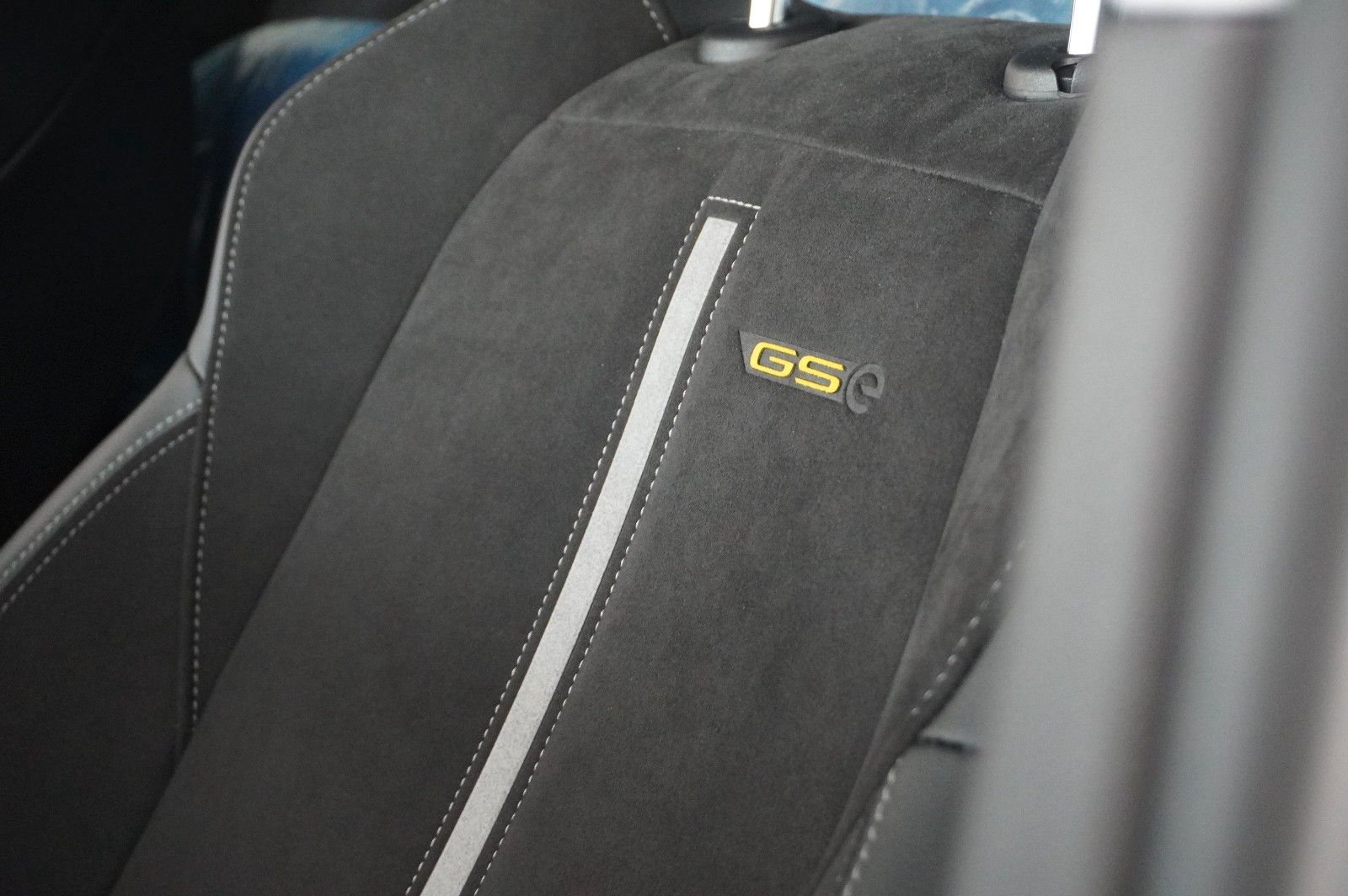 Fahrzeugabbildung Opel Grandland (X) 1.6T GSe 4HYBRID NAVI/LED/KAMERA