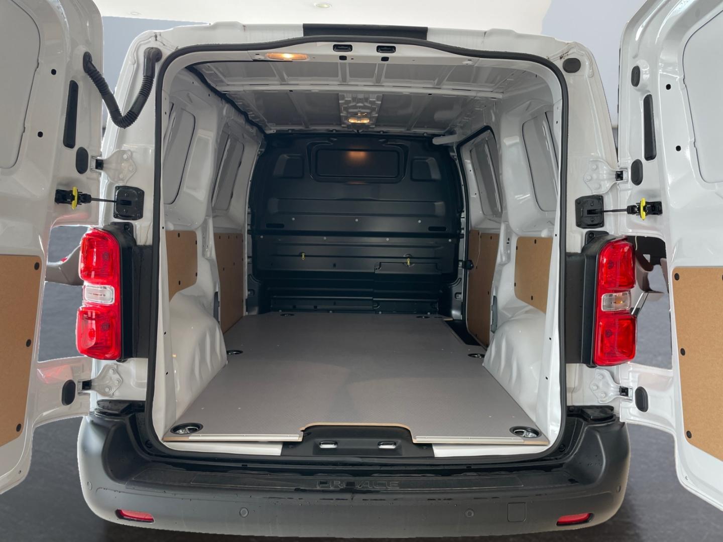Toyota Proace 1.5L Diesel (120 PS) 2x4 4 Türen L1 Work