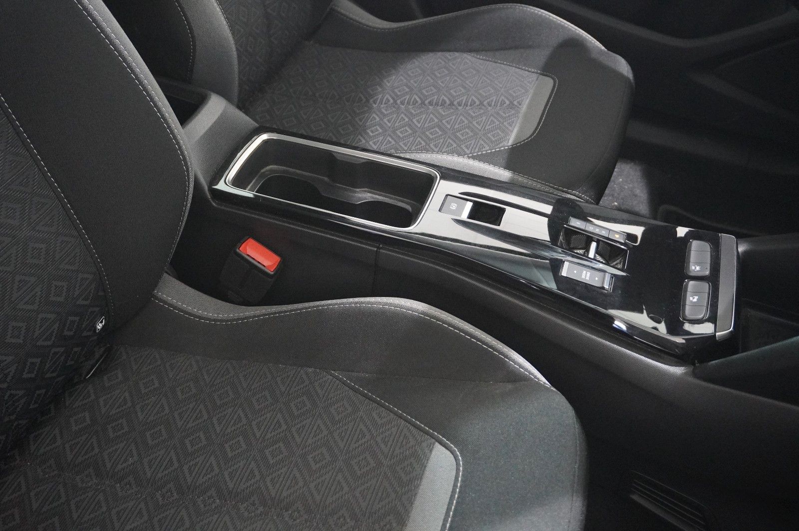 Fahrzeugabbildung Opel Mokka-e EDITION 1-PHASIG LED/SPORT/KAMERA/DAB+