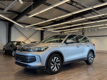 Volkswagen Tiguan - 1