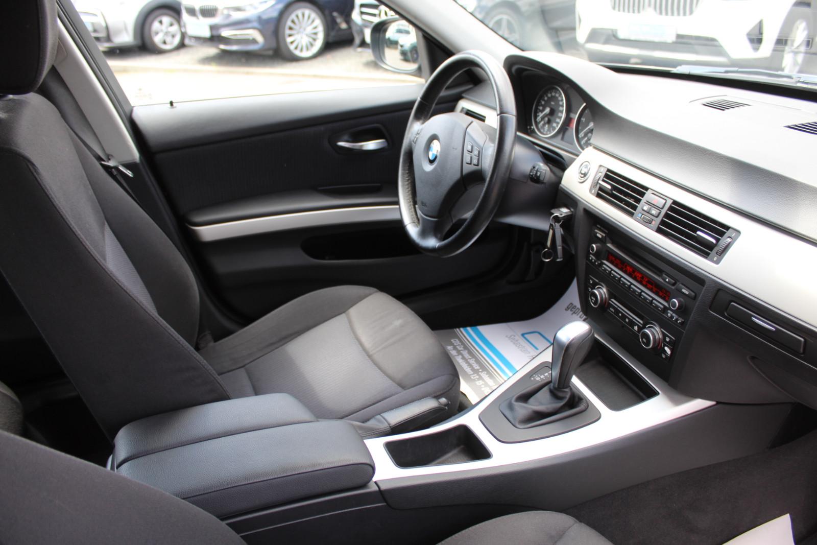 BMW 325 2011 — photo 7