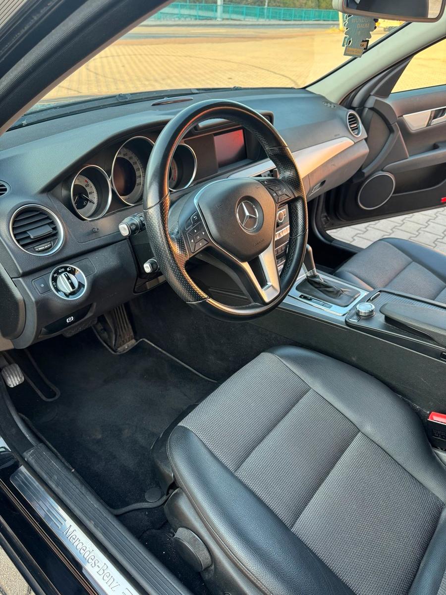 Mercedes-Benz  2012 — photo 9