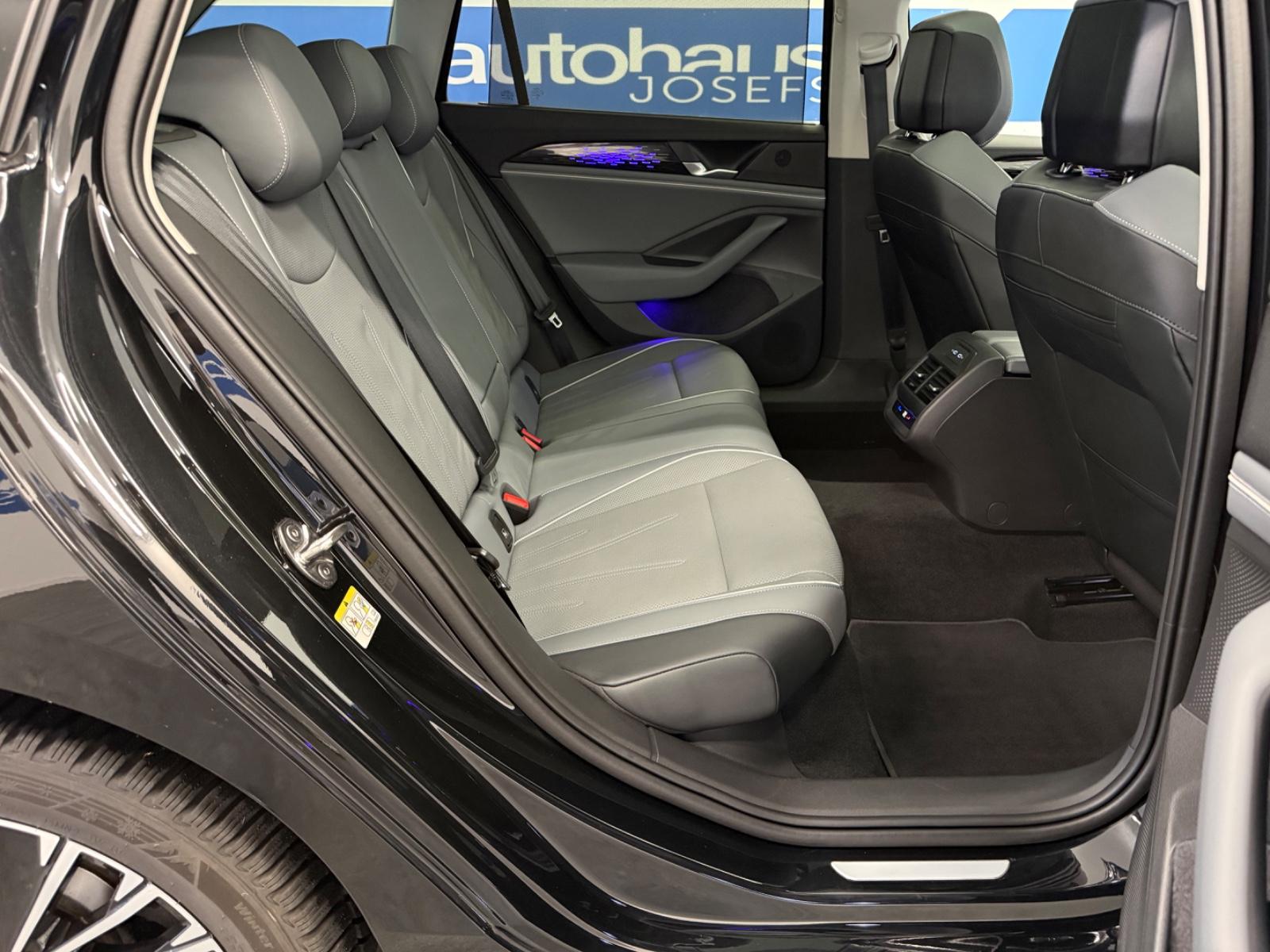 Volkswagen Passat Variant Elegance AHK ACC DCC Pano