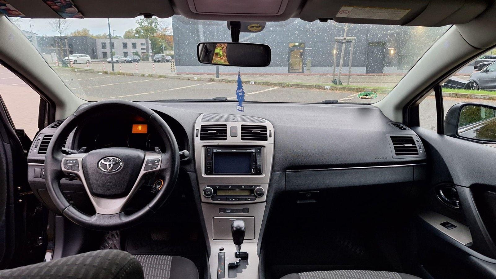 Toyota Avensis 2010 — photo 8