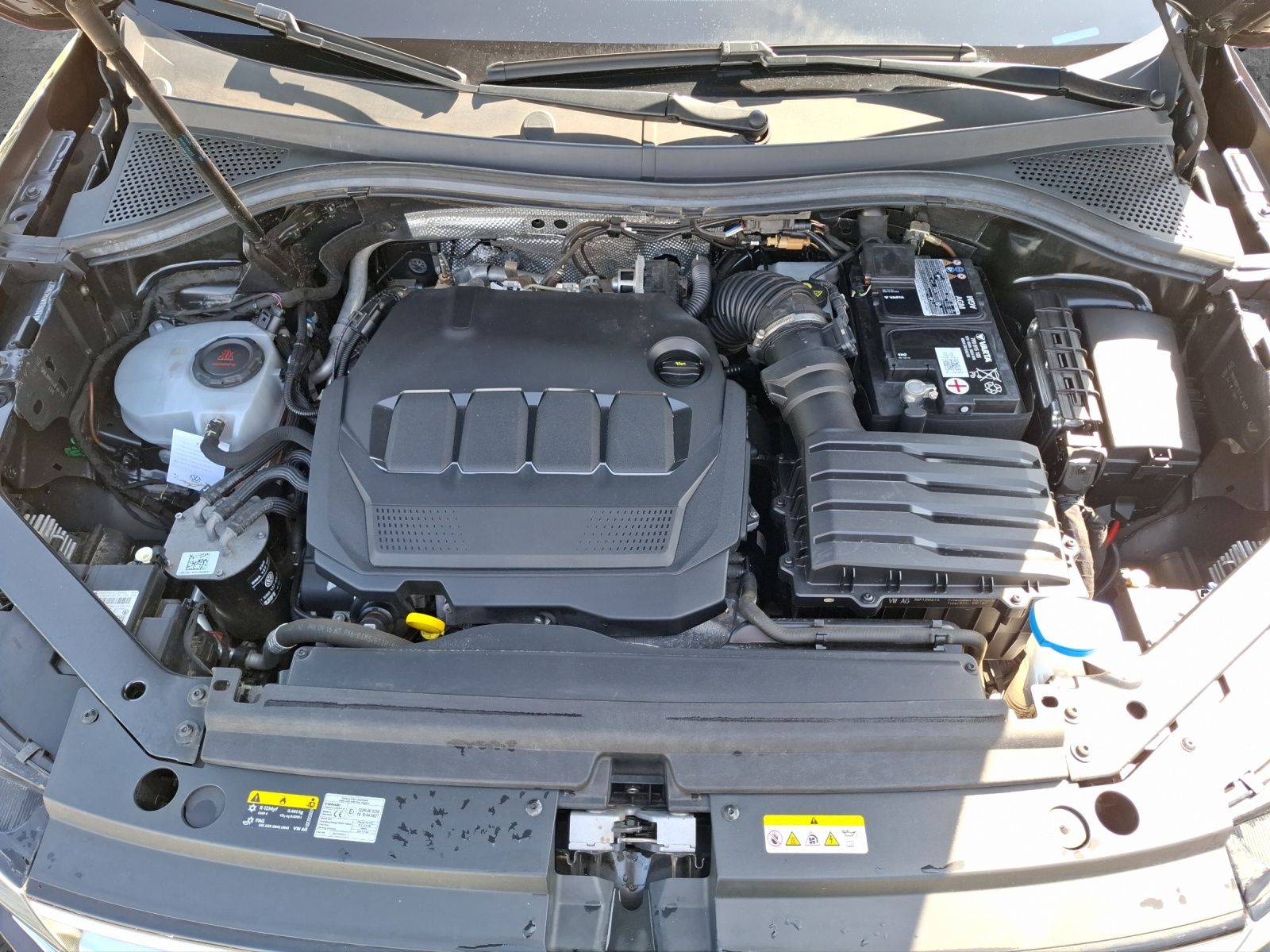 Fahrzeugabbildung Volkswagen Tiguan TDI Elegance 4M STH Matrix AHK Navi AID A