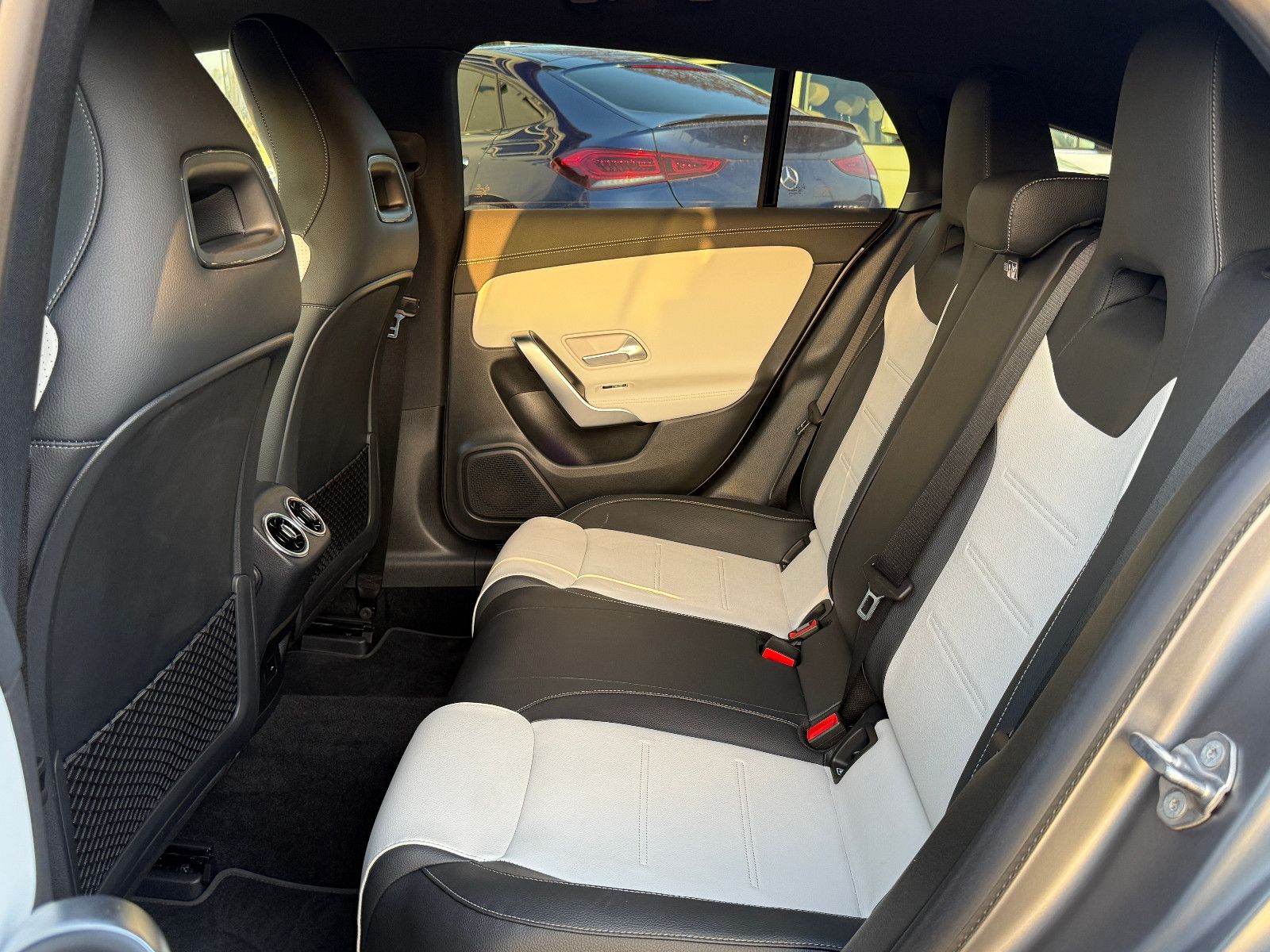 Fahrzeugabbildung Mercedes-Benz CLA 250 SB AMG-Line ACC Leder LED Memory Kamera