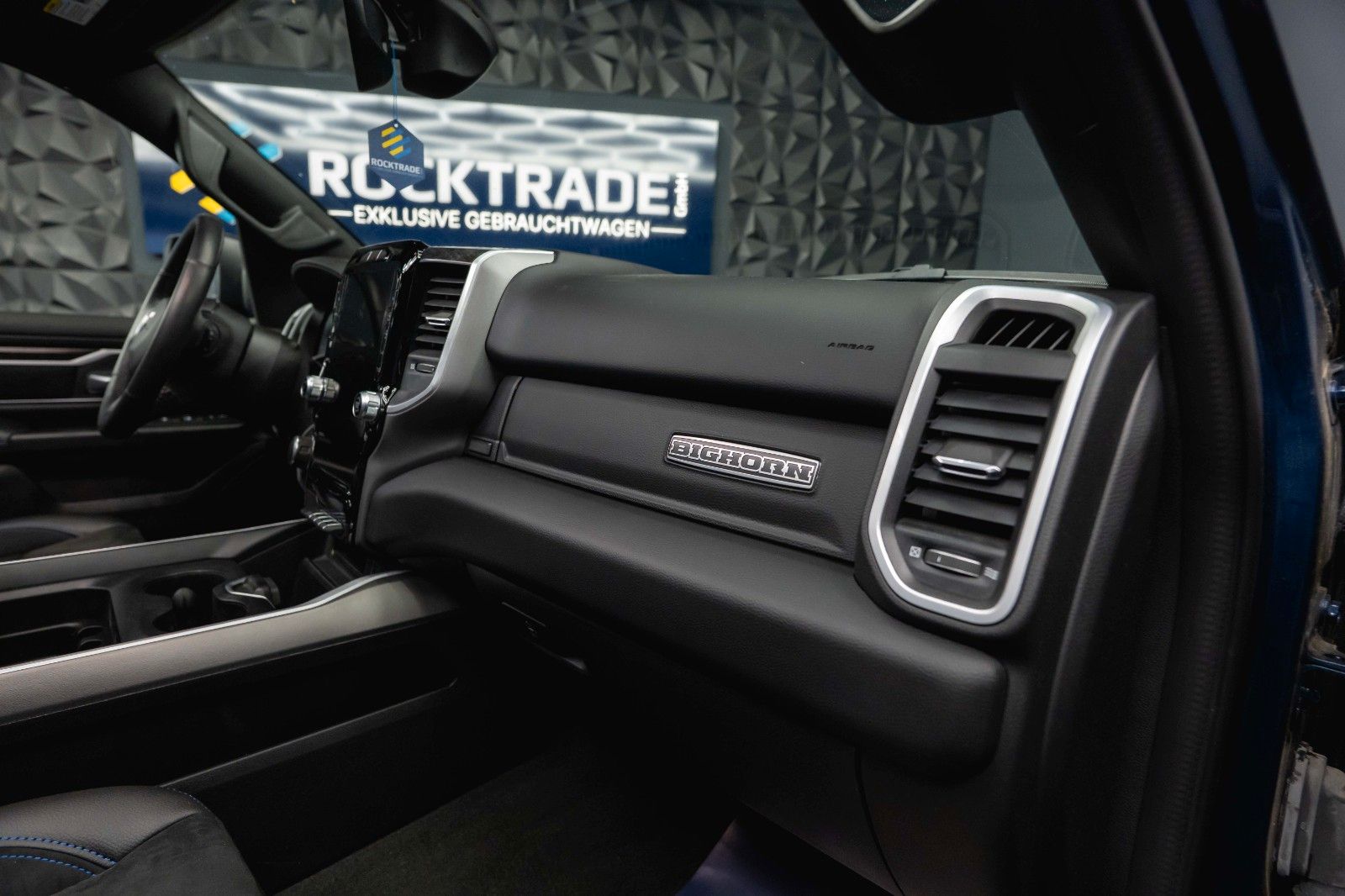 Fahrzeugabbildung Dodge RAM 5.7 V8 HEMI 4x4 NIGHT *Pano*LED* Unfallfrei