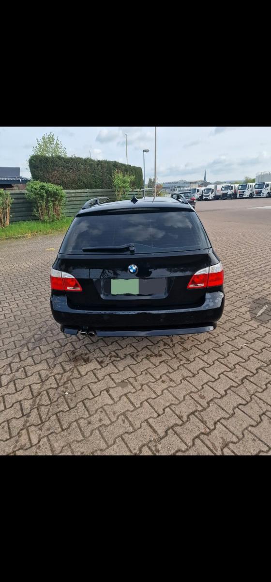 BMW 525 2005 — rear view