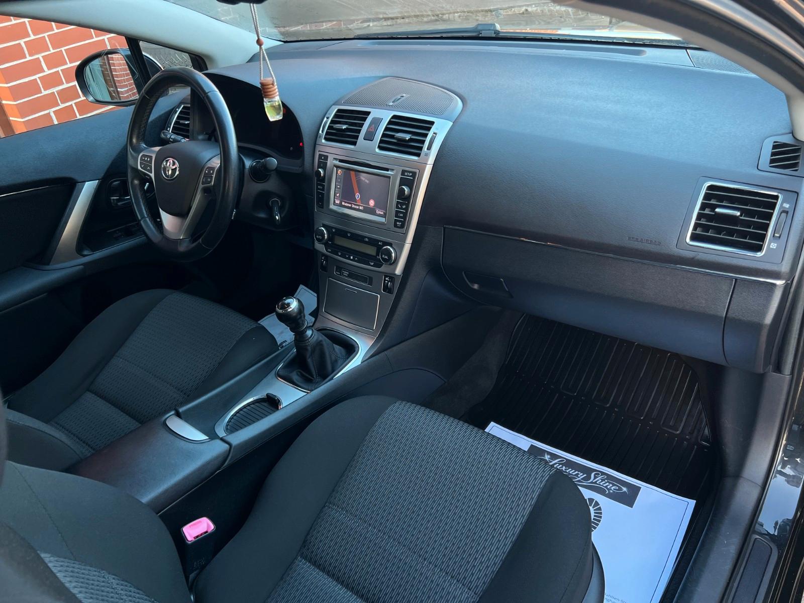 Toyota Avensis 2012 — photo 14