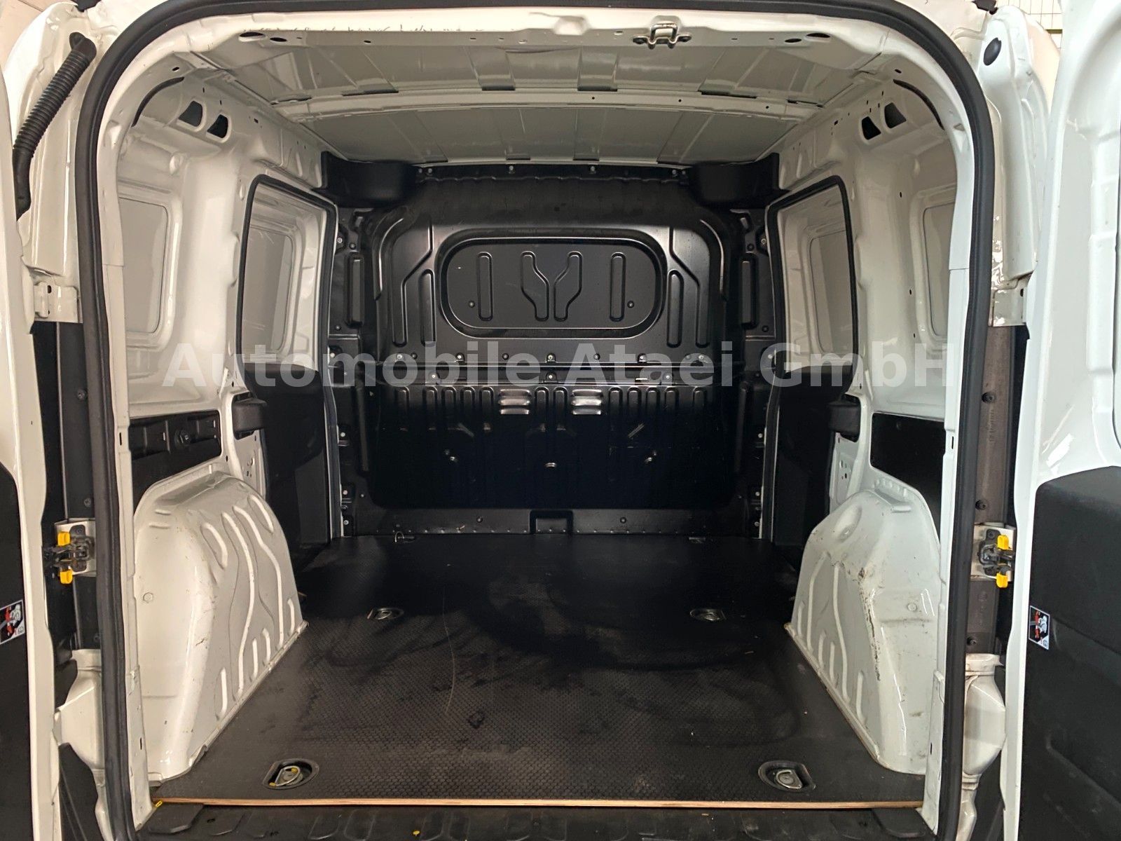 Fahrzeugabbildung Fiat Doblo Kasten TEMPOMAT+KLIMA (8255)