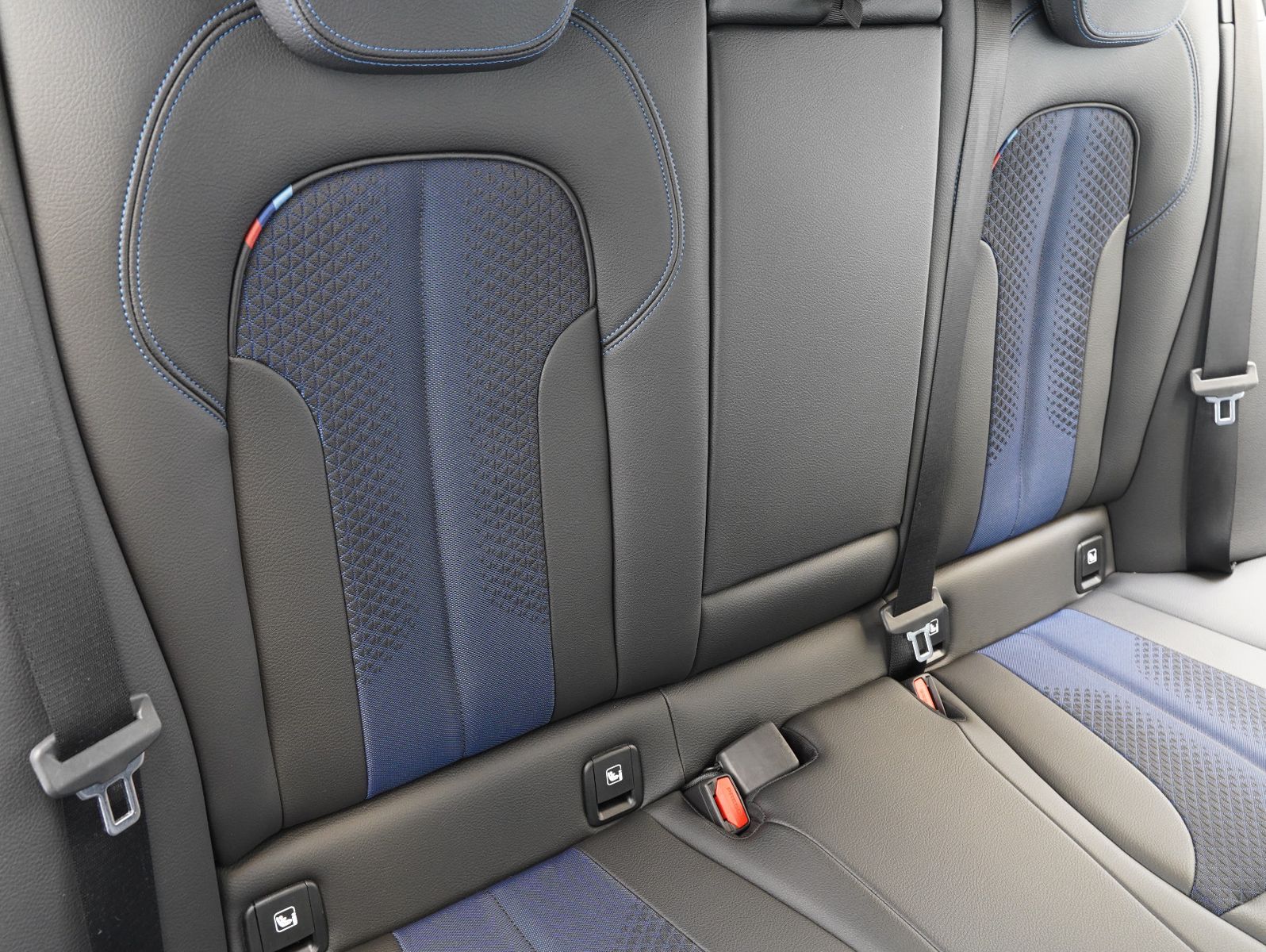 Fahrzeugabbildung BMW 120 i M SPORT SHADOW/HIFI/LIVE-COCKPIT/CARPLAY