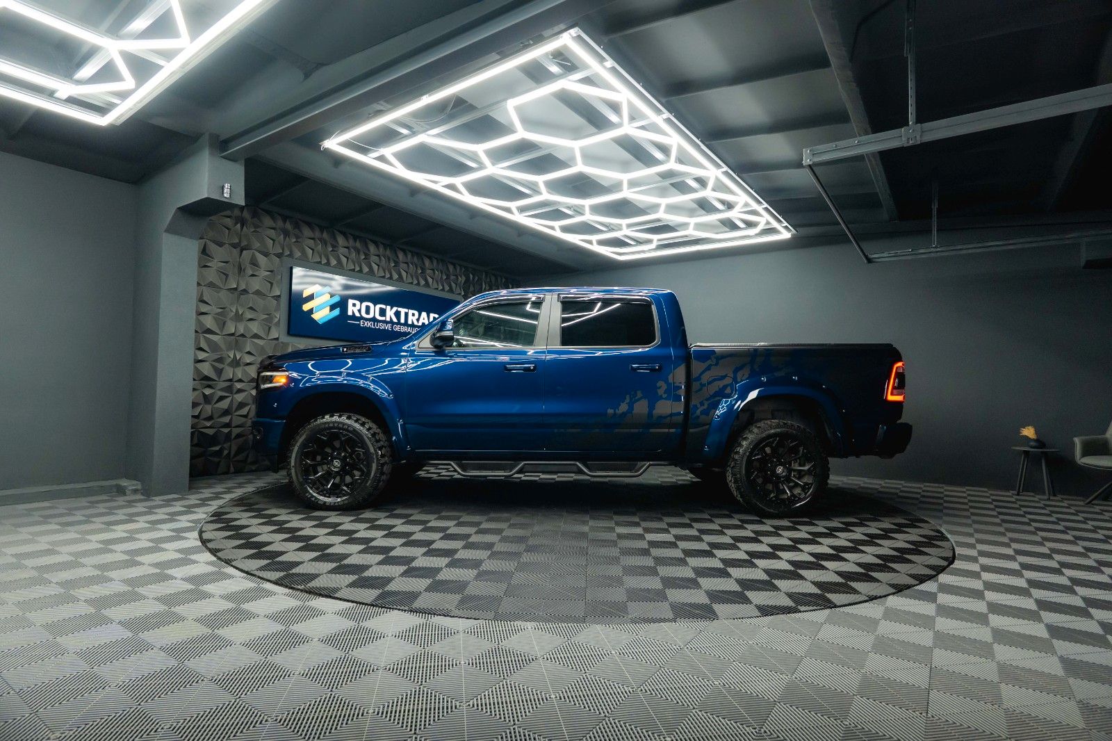 Fahrzeugabbildung Dodge RAM 5.7 V8 HEMI 4x4 OFFROAD Night Limited 19%