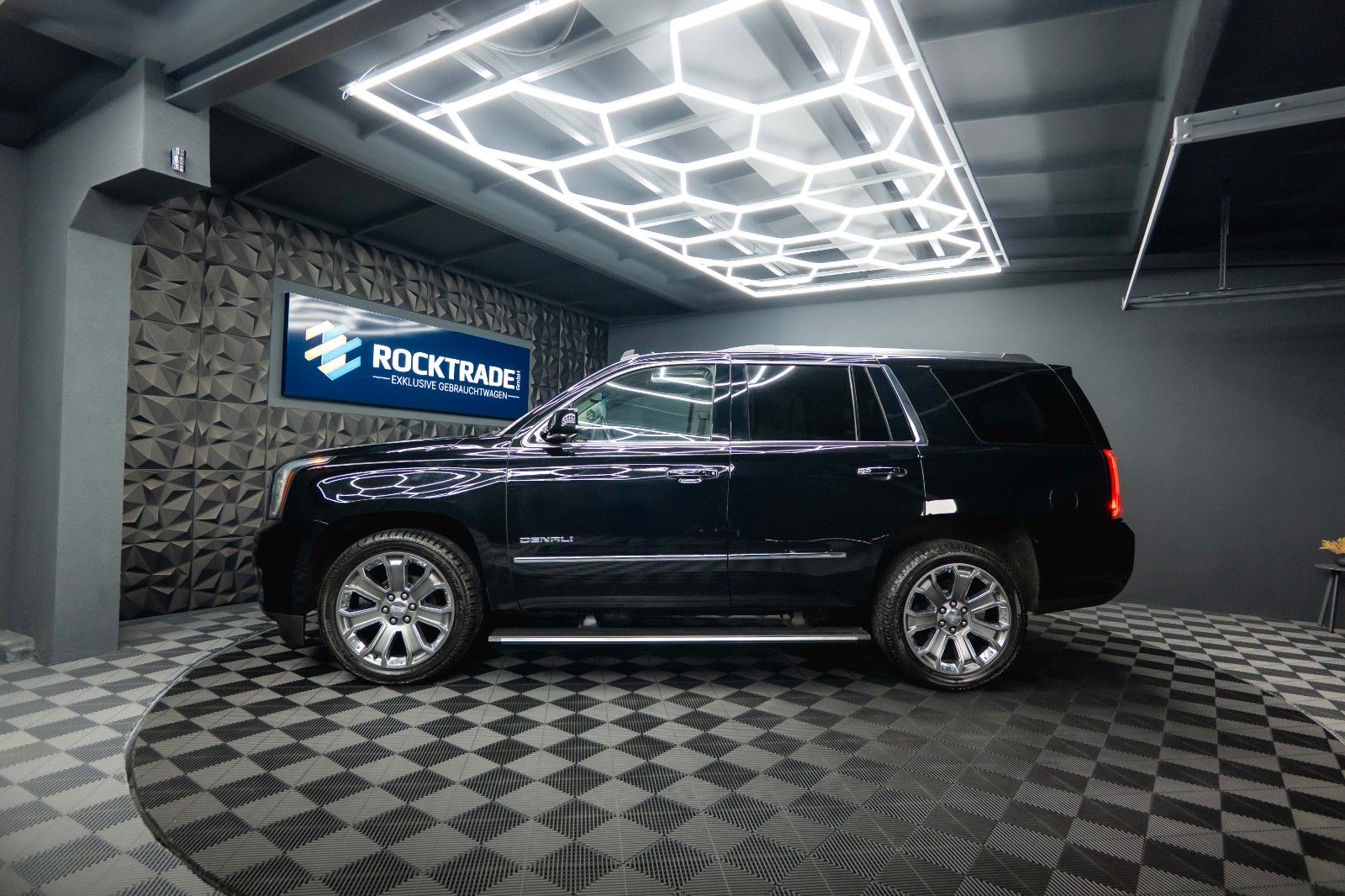 Fahrzeugabbildung GMC Yukon 6.2 V8 DENALI 4x4 LED *Unfallfrei*TV*ACC*