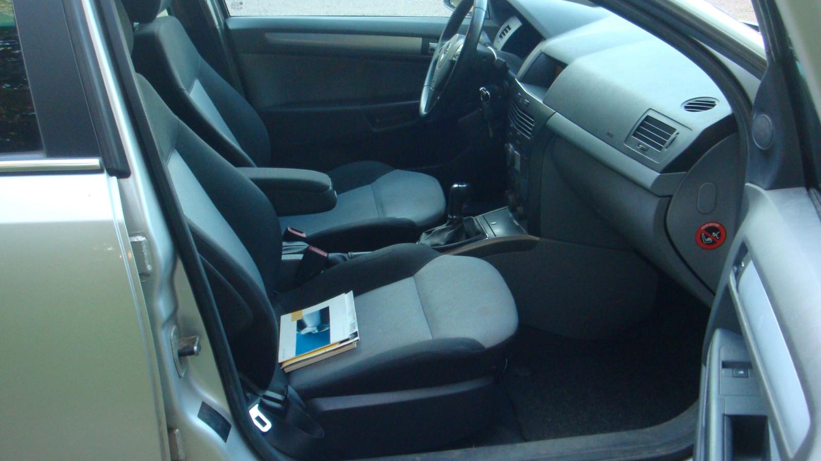 Opel Astra 2006 — photo 12