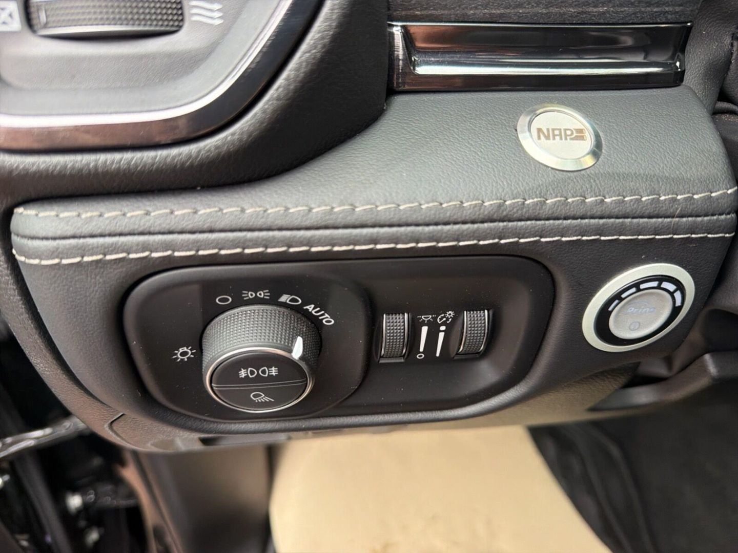 Fahrzeugabbildung Dodge RAM RAM1500 Limited Crew Cab Extremumbau Voll Au