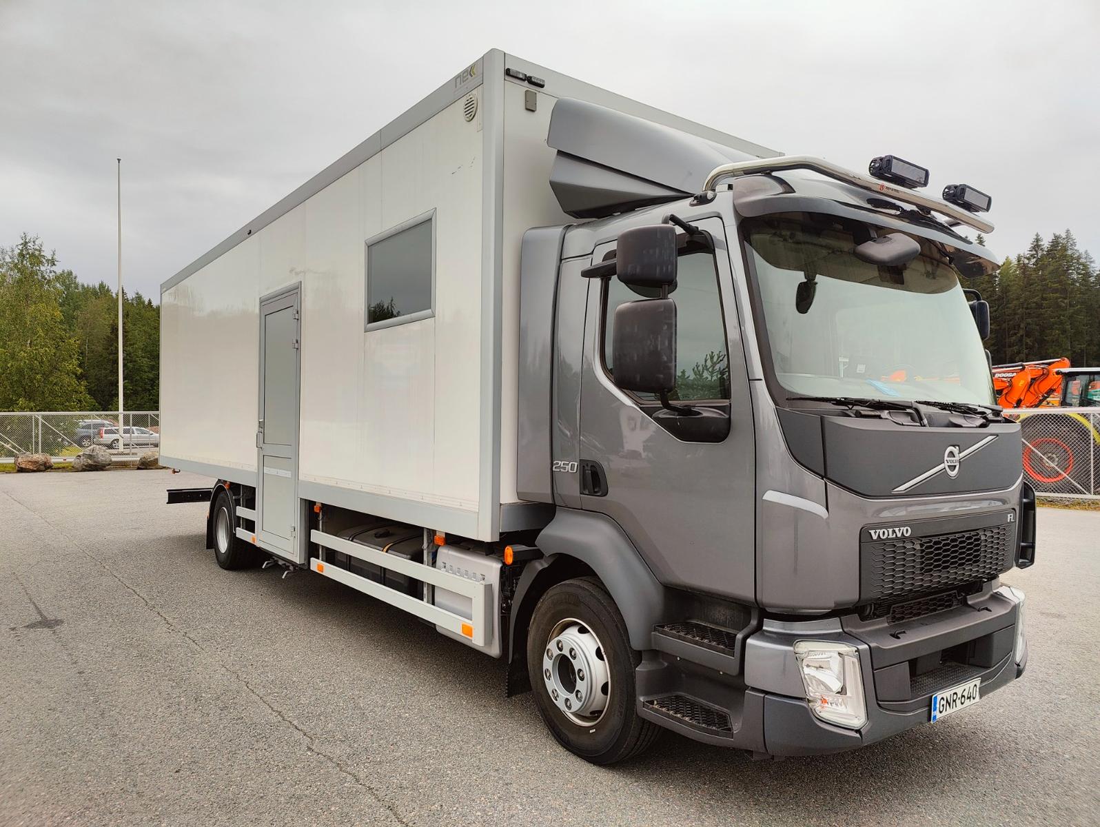 Volvo FL 250 mobile hospital/expo/office