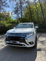 Mitsubishi Outlander 2.4 MIVEC PLUG-IN HYBRID 4WD Basis...