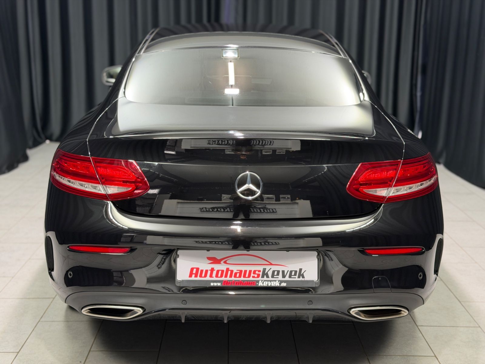 Fahrzeugabbildung Mercedes-Benz C250 Coupe|AMG-LINE|19 ZOLL|ILS-LED|NAVI|AUTOMAT