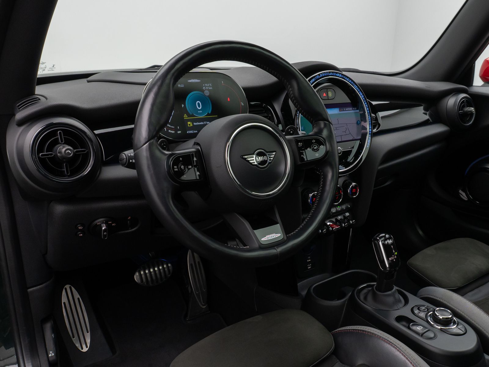 Fahrzeugabbildung MINI John Cooper Works Panorama Kamera HUD DAB Sport