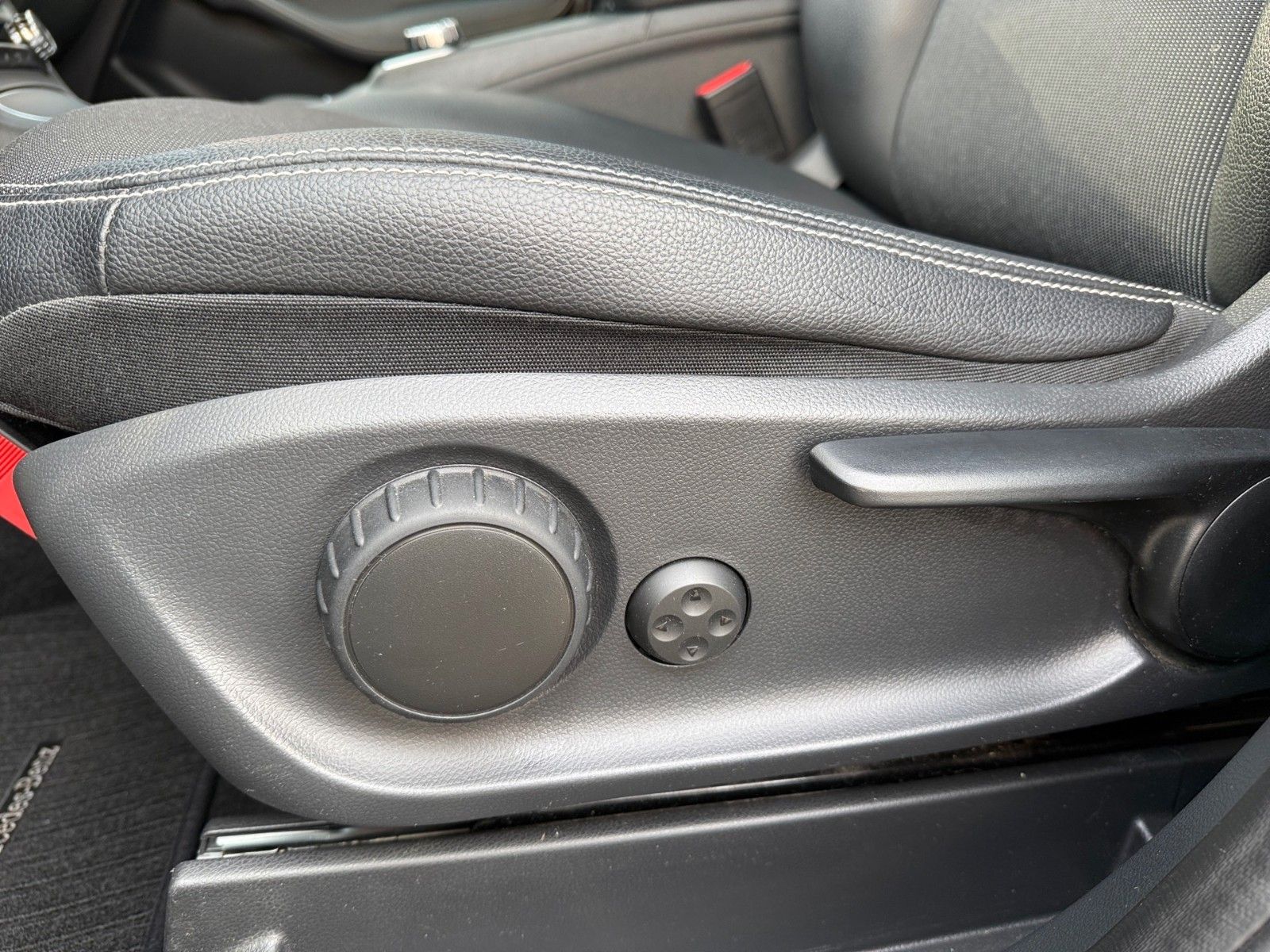 Fahrzeugabbildung Mercedes-Benz B 200 BlueEFFICIENCY Sports Tourer*AHK*Harman-K.