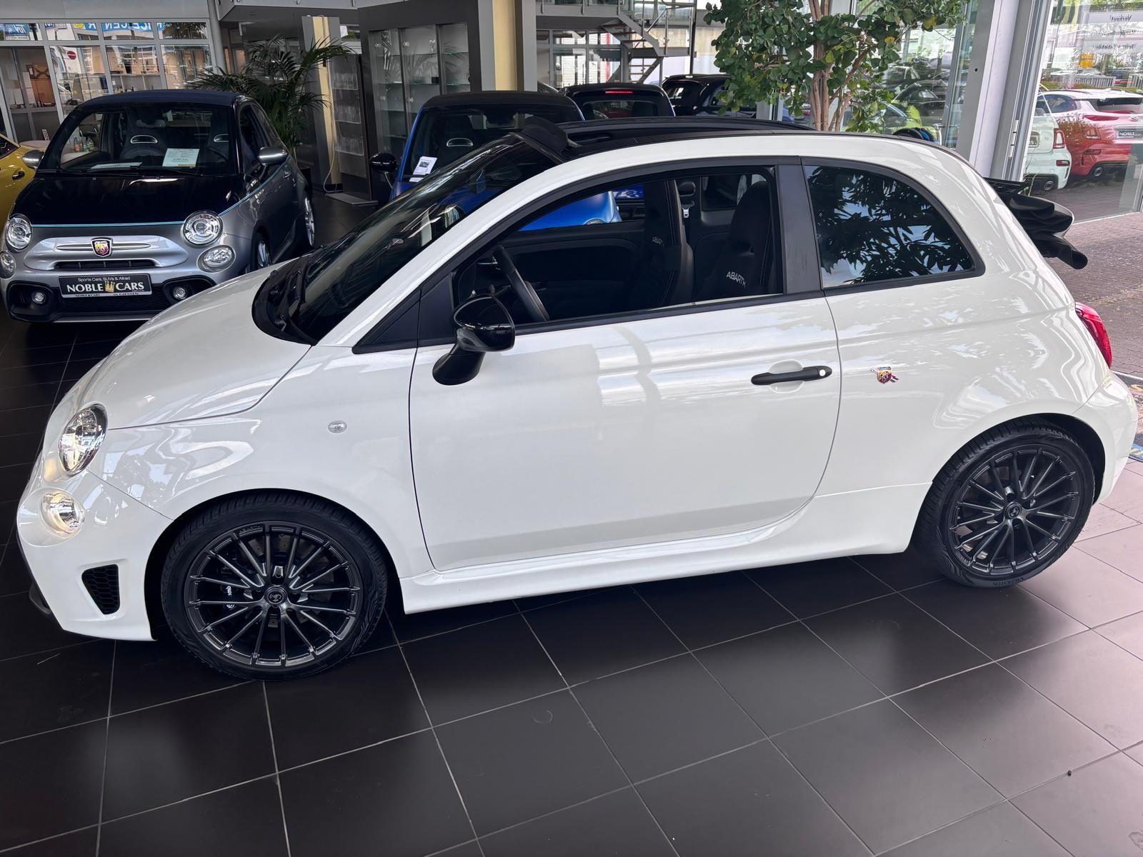 Fahrzeugabbildung Abarth 695C BEATS NAVI ALU