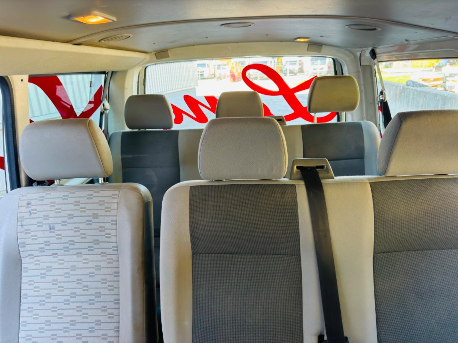 Volkswagen Caravelle 2010 — photo 13