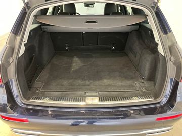 Mercedes E 220 - 12