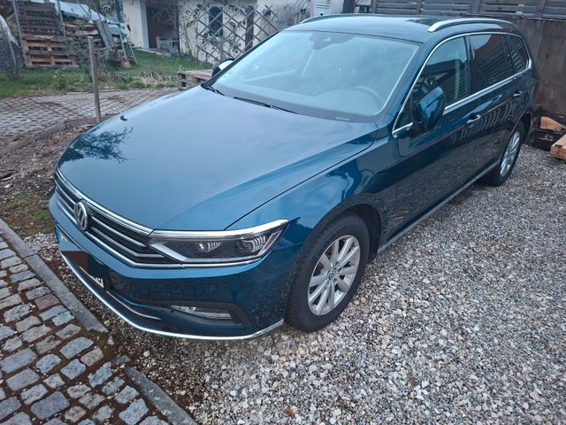 VW Passat 2.0 TDI SCR 140kW DSG 4M Highl. Varia...