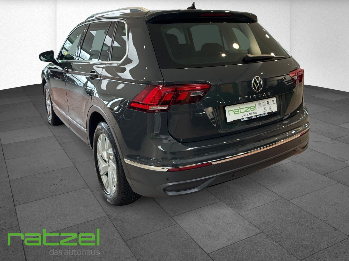 Fahrzeugabbildung Volkswagen Tiguan 1.5 TSI Life Navi Sitzhzg. LED ACC Light/