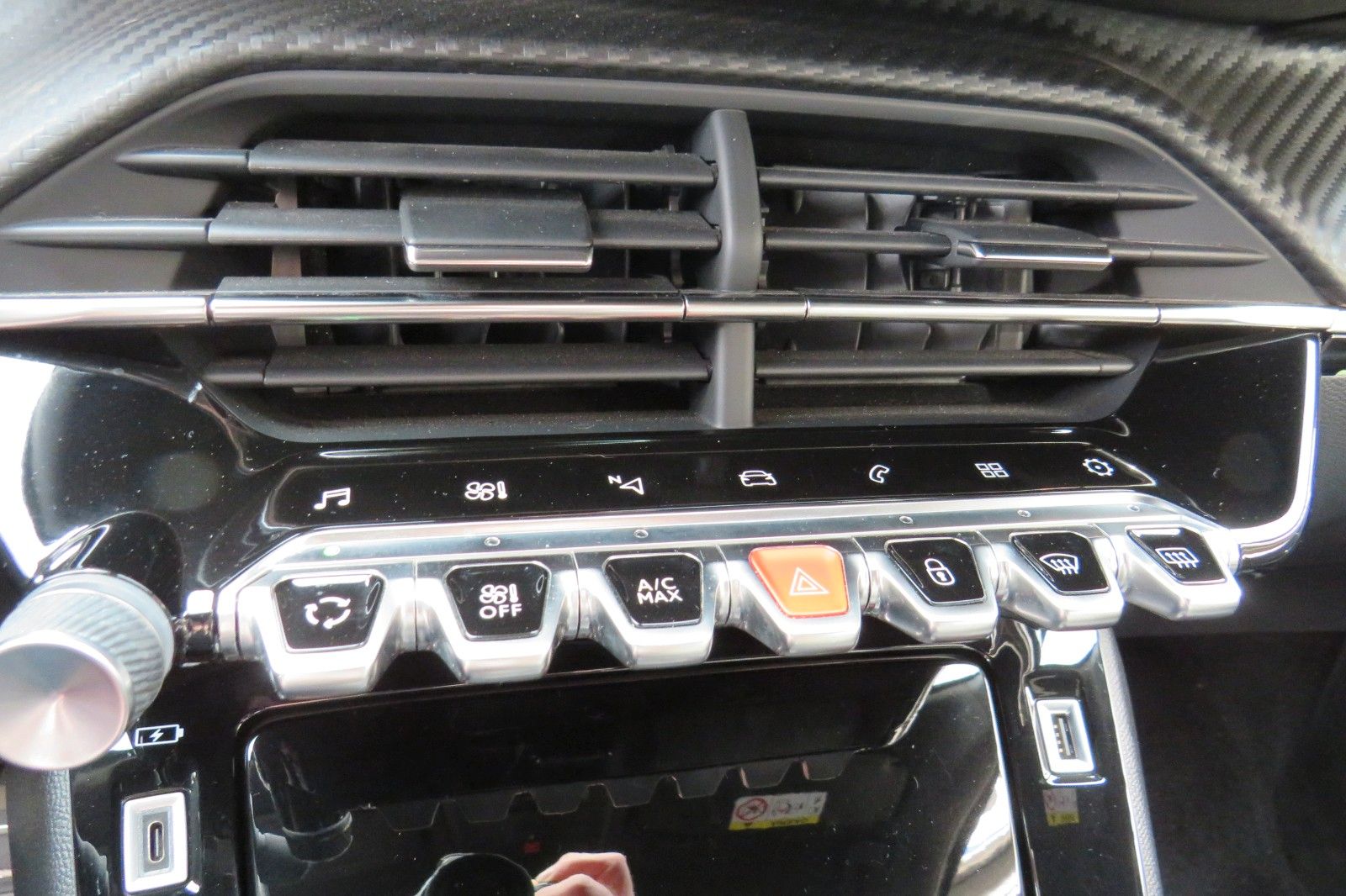 Fahrzeugabbildung Peugeot 2008 GT 1.2 PURETECH NAVI KAMERA PDC ACC 1.HAND