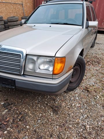 Mercedes-Benz E 230