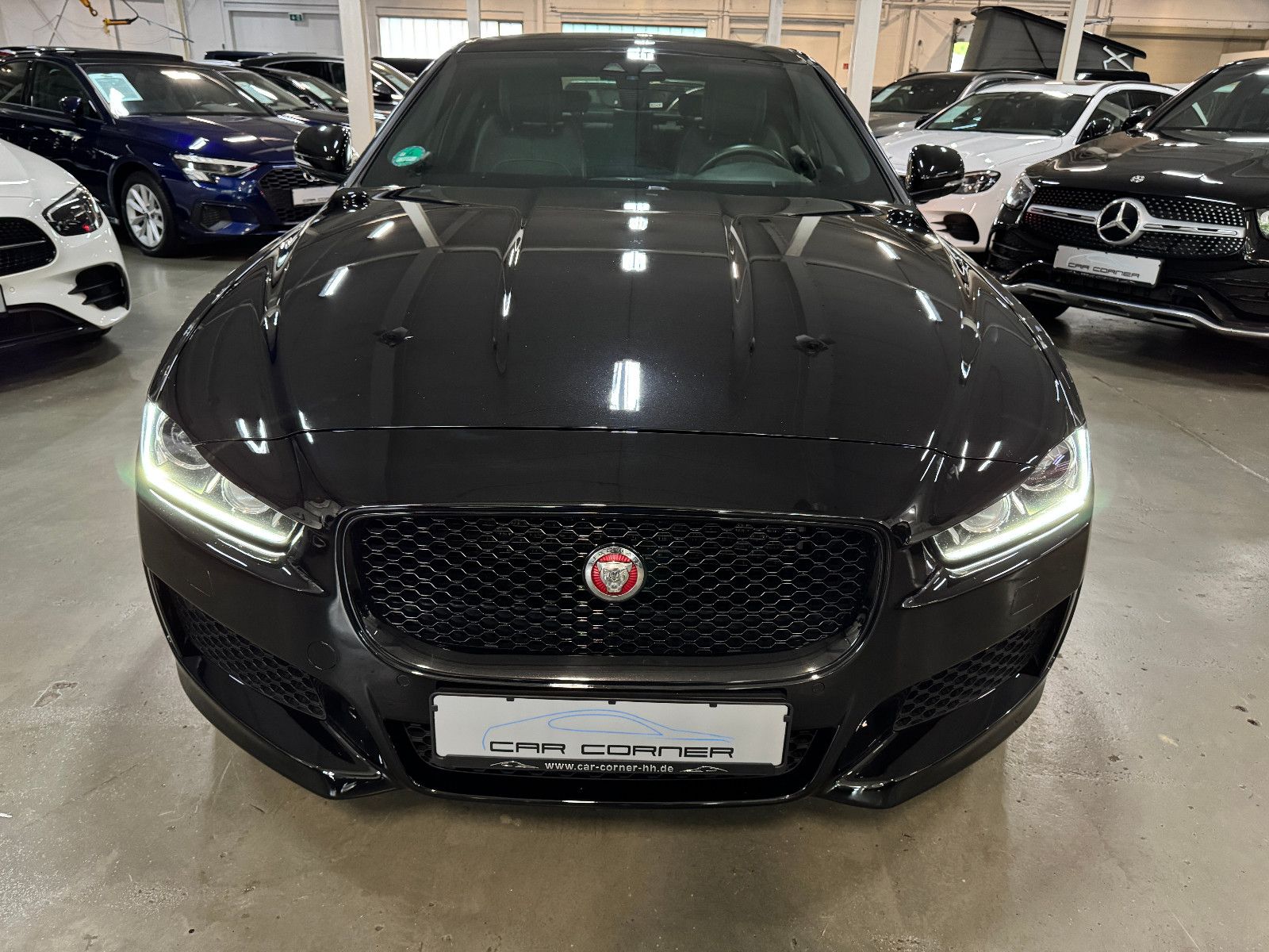 Fahrzeugabbildung Jaguar XE 2.0 d 8GT LANDMARK R-SPORT BLACK EDITION VOLL