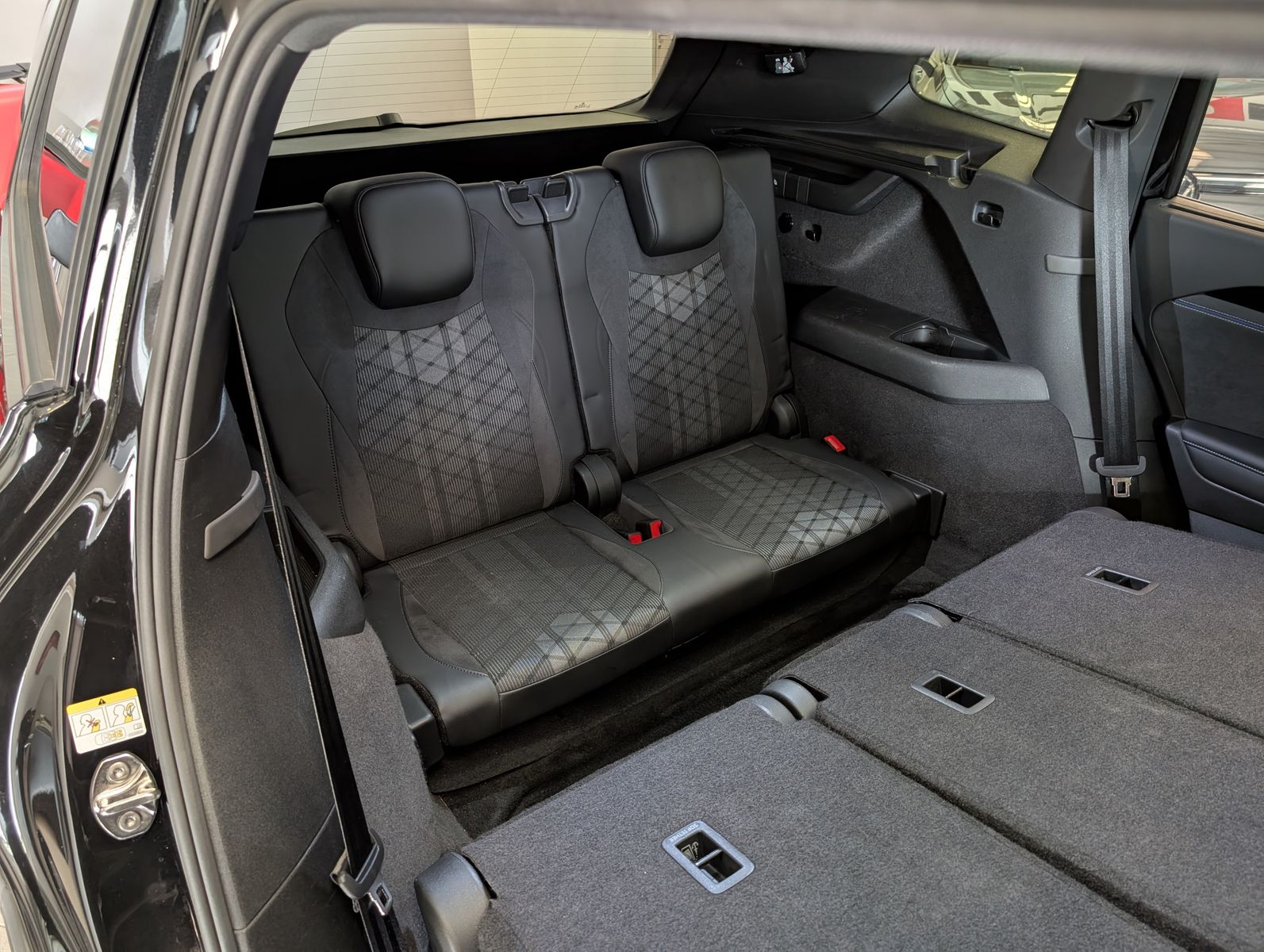 Fahrzeugabbildung Volkswagen Tayron 2.0 4M R-Line Launch Pano Matrix AHK 20"