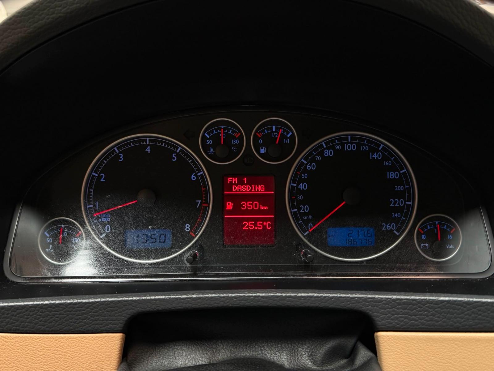 VOLKSWAGEN T5 MULTIVAN HIGHLINE 3.2 V6 235ch 4MOTION - GPL - TOIT PANORAMIQUE - PORTES ÉLECTRIQUES - GPS - CUIR/ALCANTARA