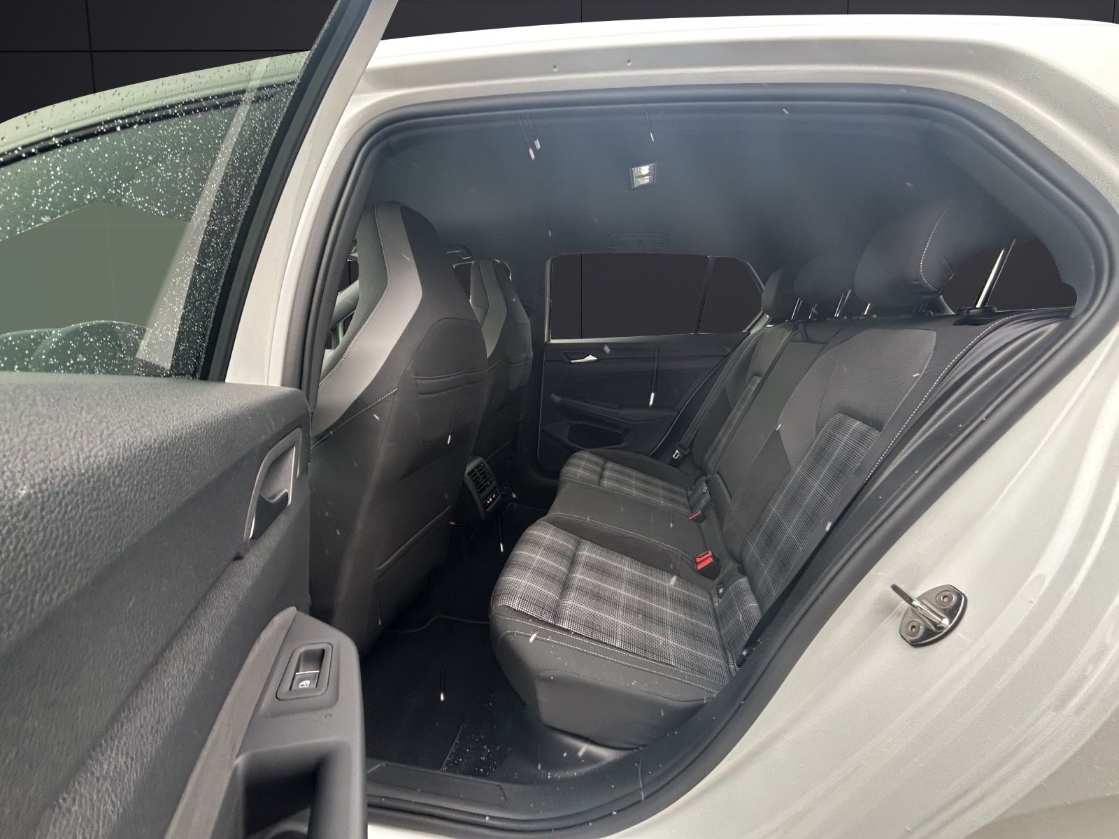 Fahrzeugabbildung Volkswagen Golf VIII GTD Business DSG IQ.Light ACC STH SH P