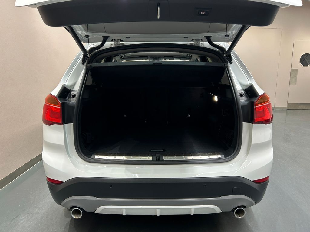 BMW X1 xDrive20d Sport Line Autom. *PANO*AHK*LED*