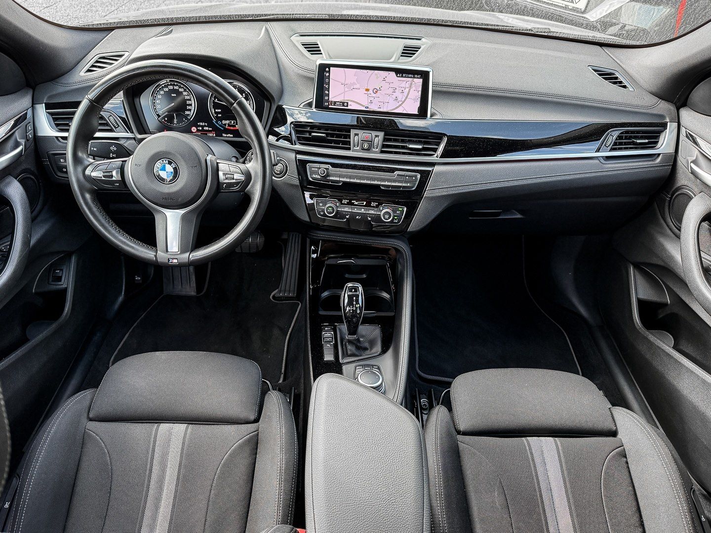 BMW X2 sDrive18i RFK + NAVI + LED + PDC + DAB + UVM. foto 9