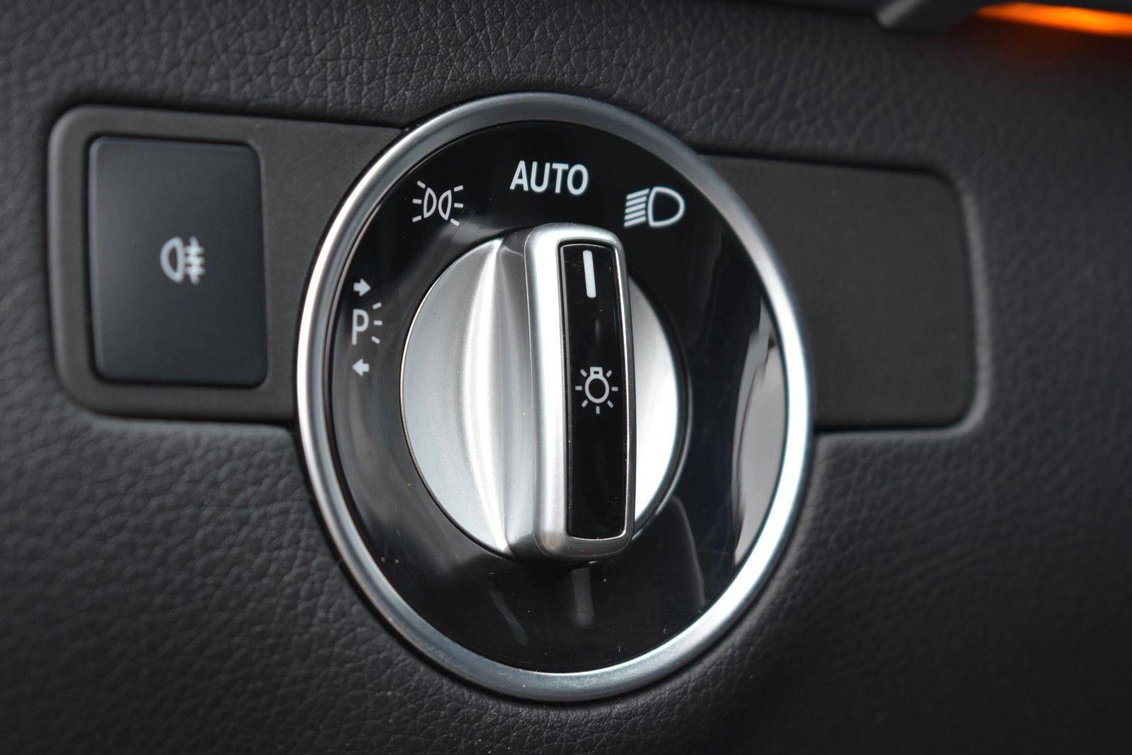 Fahrzeugabbildung Mercedes-Benz ML 350 CDI BlueTec 4Matic AHK/PANO/DISTRONIC