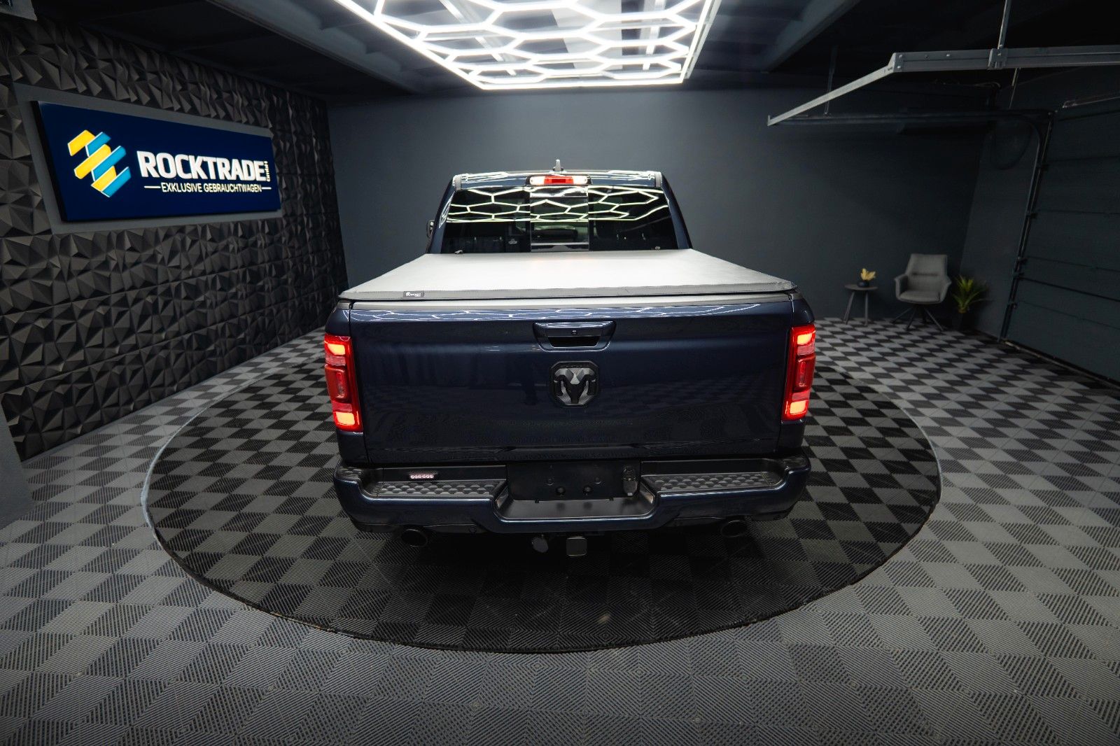 Fahrzeugabbildung Dodge RAM 5.7 V8 HEMI 4x4 NIGHT-Paket LARAMIE 22 Zoll