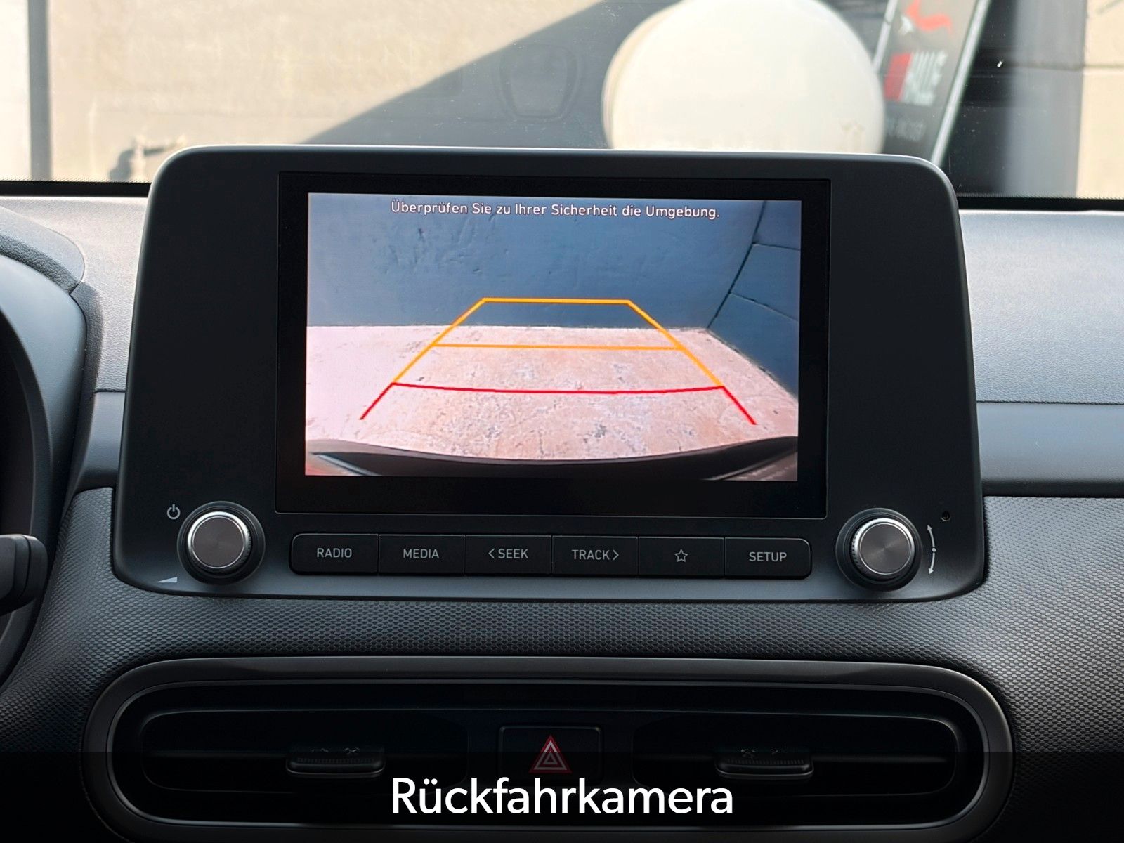 Fahrzeugabbildung Hyundai KONA E Select SHZ LHZ LKA LFA ACC Navi CarPlay