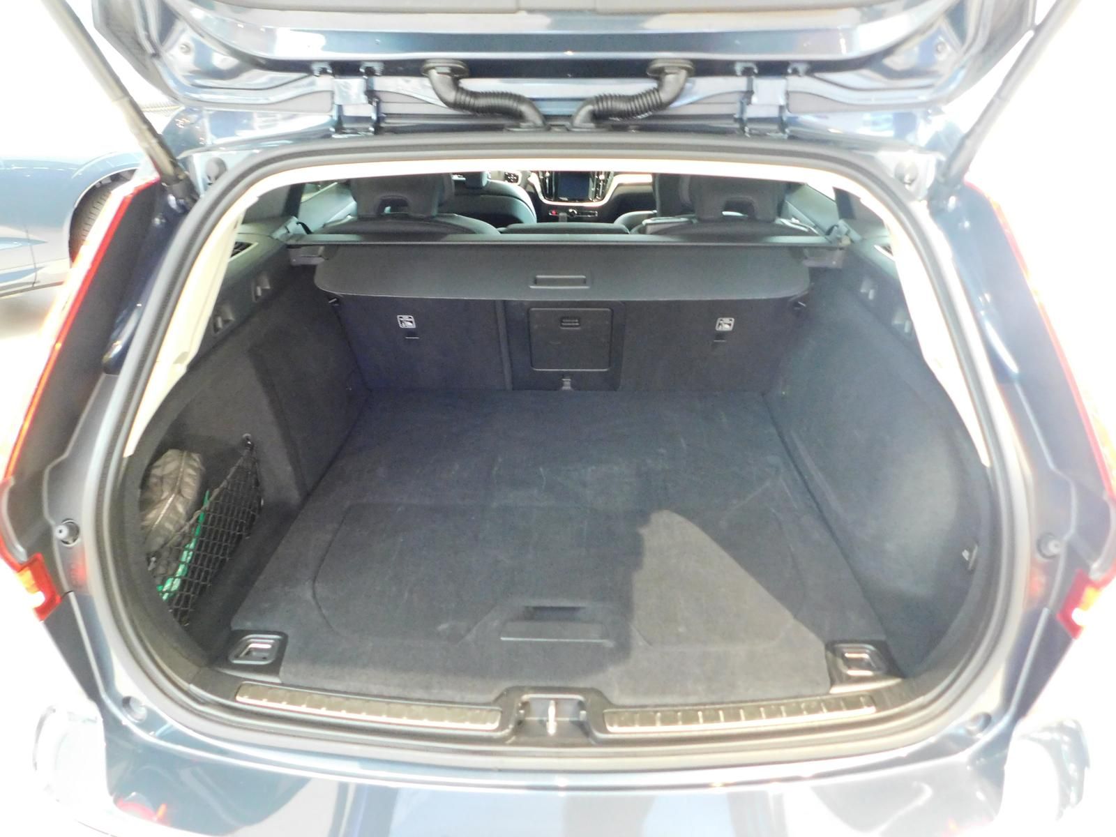 Fahrzeugabbildung Volvo V60 T6 AWD Plus Dark