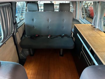 Volkswagen T5 *CAMPER*KÜCHE*BETT(aufklappbar)*ESSTISCH*AHK*