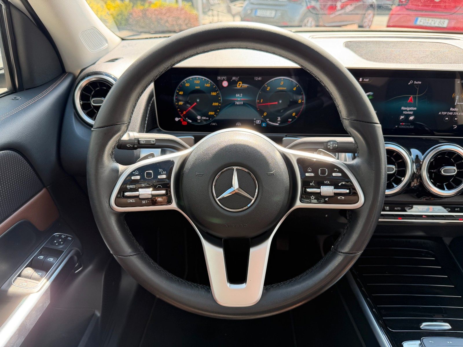 Fahrzeugabbildung Mercedes-Benz GLB 200d 4M 7Sitzer+StandH+Pano+Distr+AHK+360+