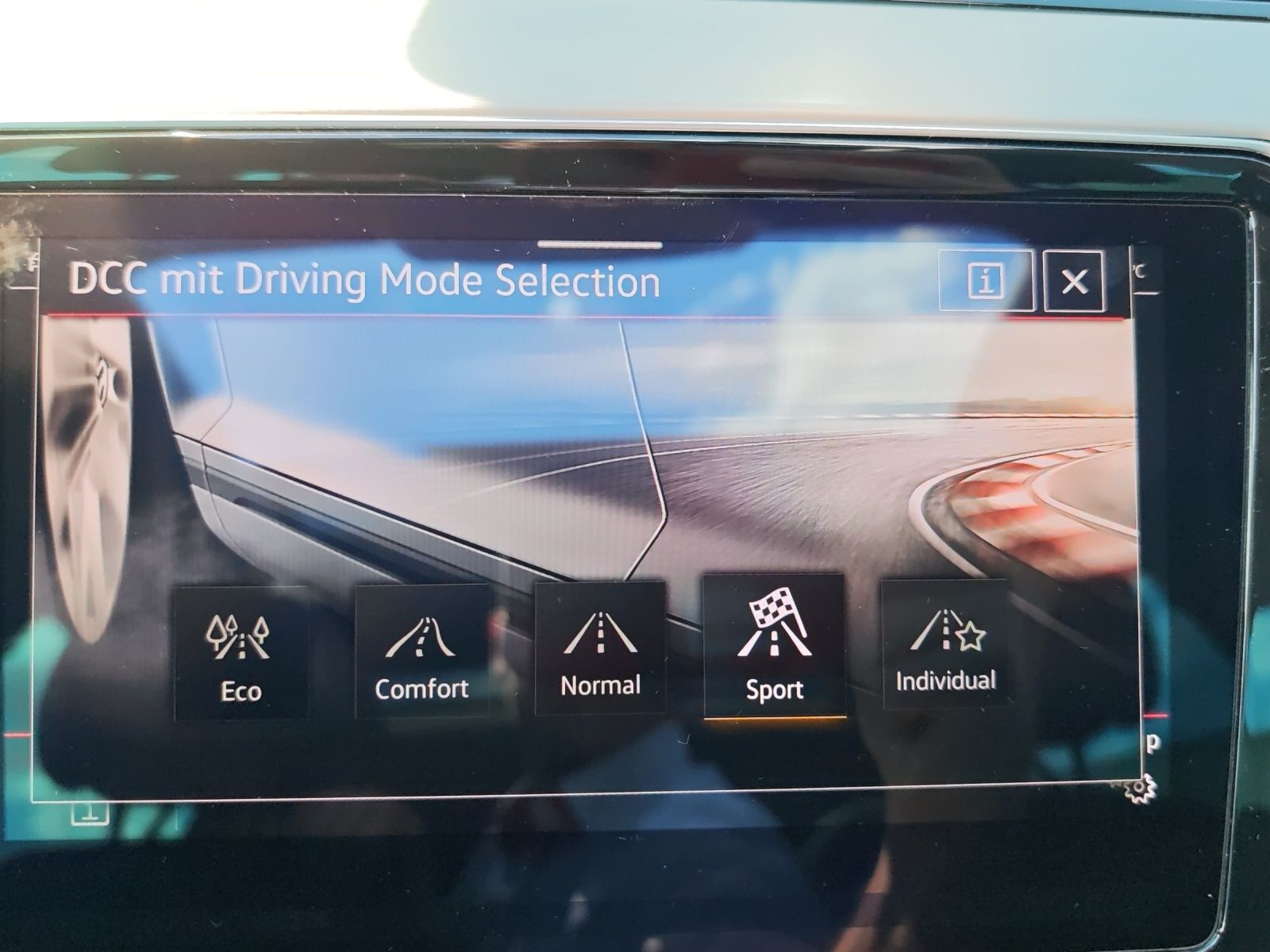 Fahrzeugabbildung Volkswagen Passat Variant TSI Elegance DSG 4M Matrix Navi A