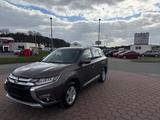 Mitsubishi Outlander SUV-Star+ 4WD - Mitsubishi mit Diesel-Antrieb: Geländewagen, Automatik