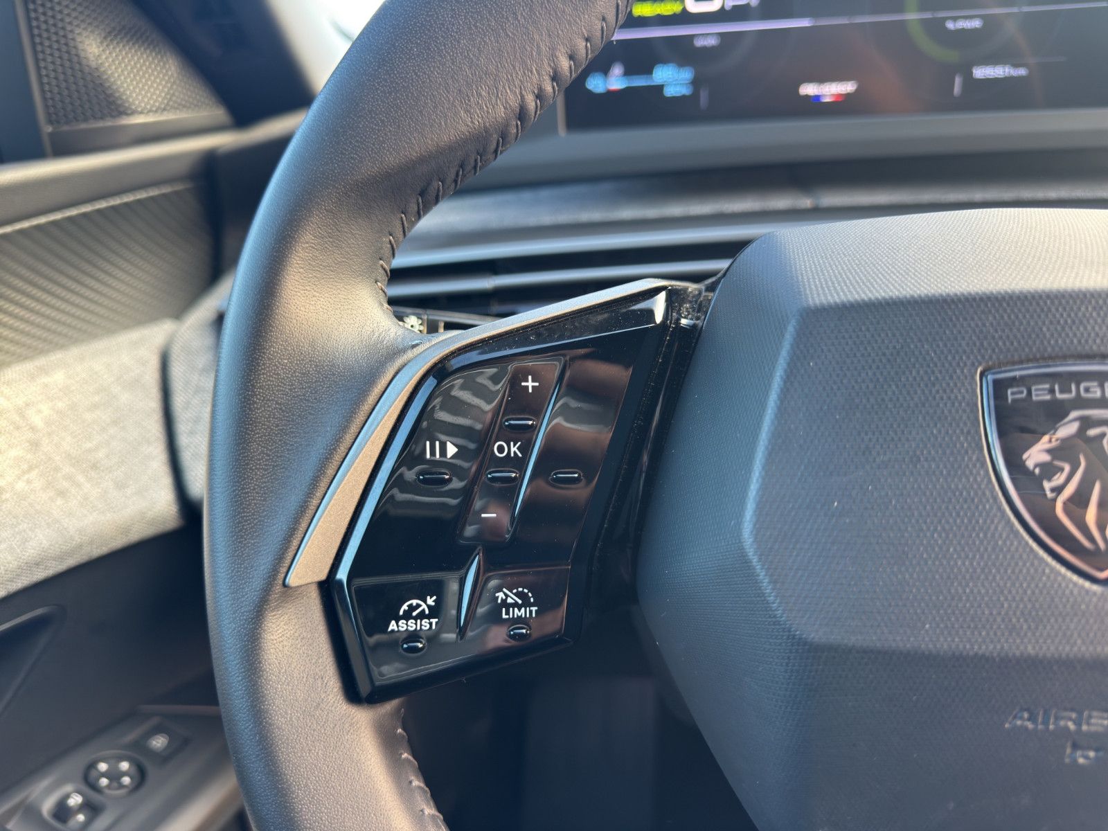 Fahrzeugabbildung Peugeot 3008 Allure *Wärmepumpe*LED*180°Cam*SitzHZ*DAB*